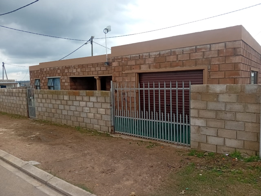 4 Bedroom Property for Sale in Kwanonqaba Western Cape